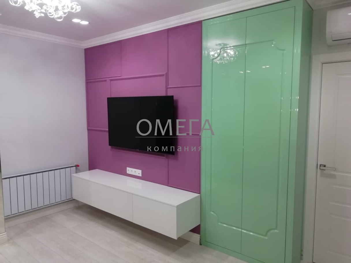 Мебель для гостиной зона ТВ, фасады МДФ краска эмаль, фурнитура Блюм австрия, мебель на заказ Челябинск